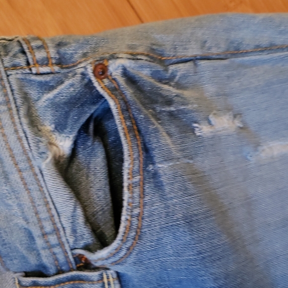 Old NAVY- distressed shorts - Picture 4 of 14